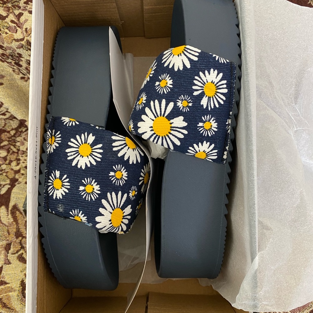 Kensie slippers